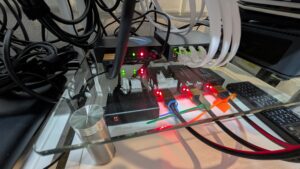 予備PC・予備カメラ・予備スイッチャー、予備のケーブル類など、「機材が壊れたから、今日はあきらめて帰る」ということがないように準備してあります。