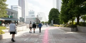 新宿 サザンテラス 通路 スターバックス前 通勤ルート チャットレディ 花びらの道
